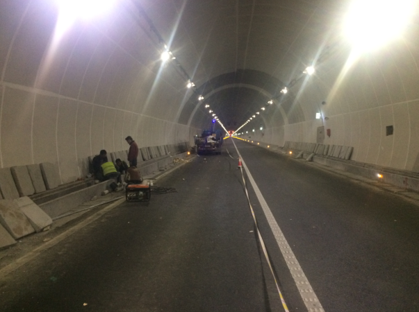 隧道防爆伴熱帶安裝